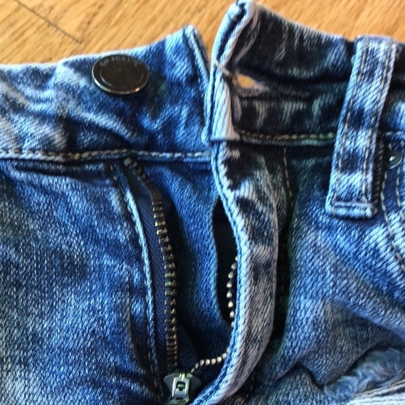 Blank NYC Girls Distressed Jean Shorts Size 8 in Like New Condition - Picture 2 of 6